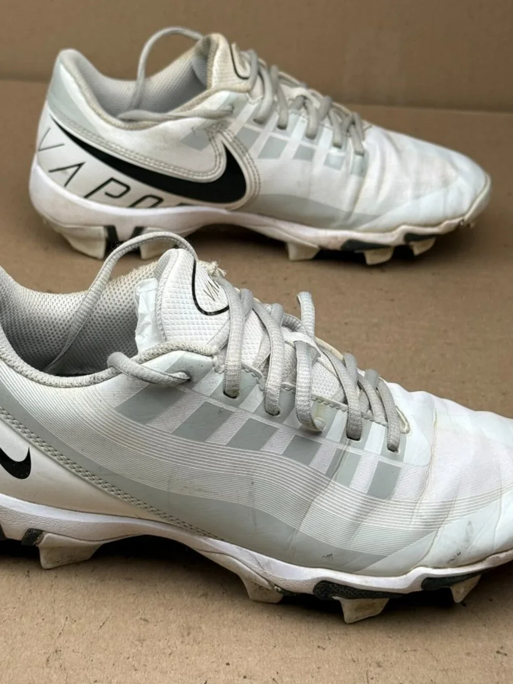 Nike Men 7 White Black Vapor Fastflex Molded Football Cleats DQ5114-100 damage